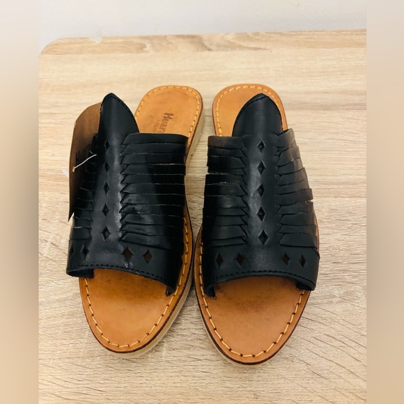 Bearpaw Black Leather Hand Woven Sandals Shoes Size 6 - Picture 3 of 10